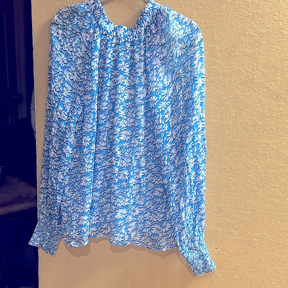 Lilly Pulitzer size 8 Floral Blue and White Blouse